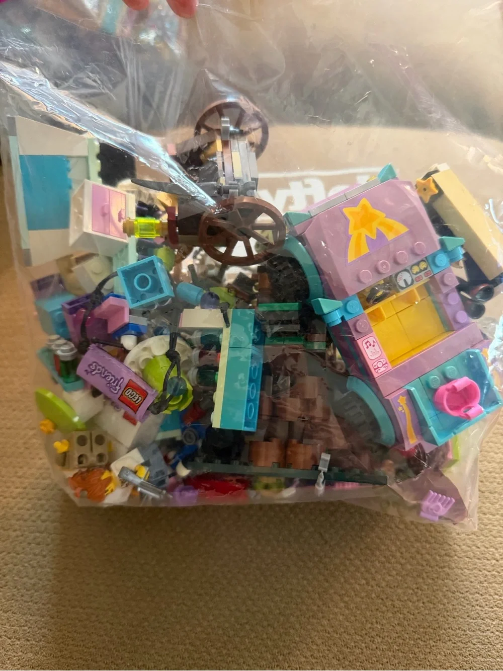Lego bag of mixed pieces and accessories - Picture 4 of 4